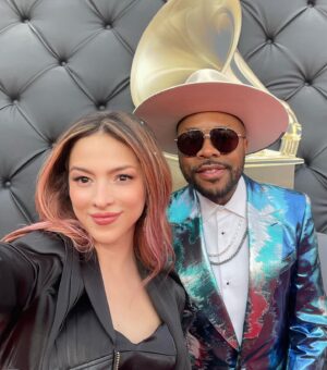 Christian Vazquez Instagram - Red carpet. @recordingacademy 

Paseando y echando cotorreo con chicas súper poderosas cómo @parishilton y @theestallion un momentito. 
Gracias por ser mi date @charritopadrote 
#PatyCantu #redcarpet #grammys
#latingrammys #trustee #singersongwriter #music #mujeresenlamúsica @latingrammys