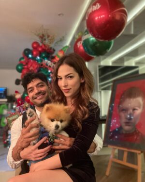 Christian Vazquez Instagram - ¡¡FELIZ NAVIDAD❗️ 
Mi mejor regalo de esta navidad,TÚ @patycantu . Te AMO! Ahora si, familia completa