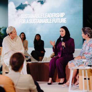 Christiana Figueres Instagram - Why are so many leaders failing us at this time? One way of looking at it: leadership is not sustainable when head and heart are out of balance, and unfortunately most of us have been taught to lead from head alone. 

As part of Earthshot , which aims to multiply the impact of The @earthshotprize I facilitated a session with the always wonderful @hallatomas of The B Team to encourage the prizewinners to always lead from both. 

❤️ Without dropping from our heads to our hearts we cannot truly unlock the courage, humility and humanity needed to meet this moment.

Thanks to Maha AlQattan, CSO of DP World, Ellen Jackowski, CSO of Mastercard and everyone else who joined us in this fruitful conversation. 

p.s. You can watch the The Earthshot Prize tonight! Sunday 12th. #EarthshotPrize.
UK: @bbcone at 17:20 GMT
US: @pbs at 19:00 EST
Streaming on @YouTube