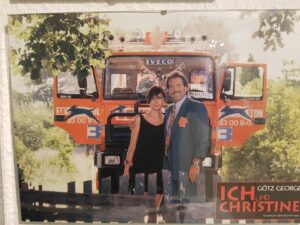 Christiane Paul Instagram - Off the wall of my parents‘ house… a pic from my second movie „Me and Christine“ with the famous Götz George, 1992…I was Christine :))
Just love the orange ☺️…
.
.
Von der Wand meiner Eltern… ein Foto von meinem zweiten Film „Ich und Christine“, mit dem berühmten Götz George…1992…Ich war Christine :)
Mag einfach das Orange im Bild 😊
.
.
.
#ichundchristine #götzgeorge #summer #flashback #memories