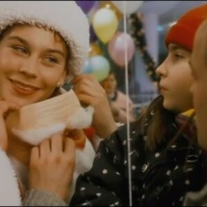 Christiane Paul Instagram - Schöne, friedliche Feiertage Euch allen! 🎄💫⭐️
Happy Holidays! 🧡
🕊️
.
.
.
DAS LEBEN IST EINE BAUSTELLE 1997
LIFE IS ALL YOU GET 1997
with #jürgenvogel #rickytomlinson @martina.gedeck @arminrohde @meret.becker uvm
#directed by #wolfgangbecker #produced by @xfilme 
still a #classic
#happyholidays #merrychristmas #froheweihnachten #peace
#throwback
