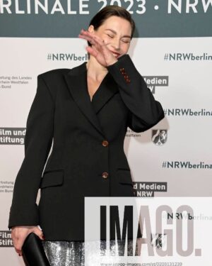 Christiane Paul Instagram - Still smiling….#thanks to @filmedienrw 
.
.
.
@acnestudios @celine @wunderkind_official #archive @jimmychoo 
#styled by @andreaspeterkrings #hairandmakeup @anna.dmlng 
@imago.images @gettyimages #stillsmiling