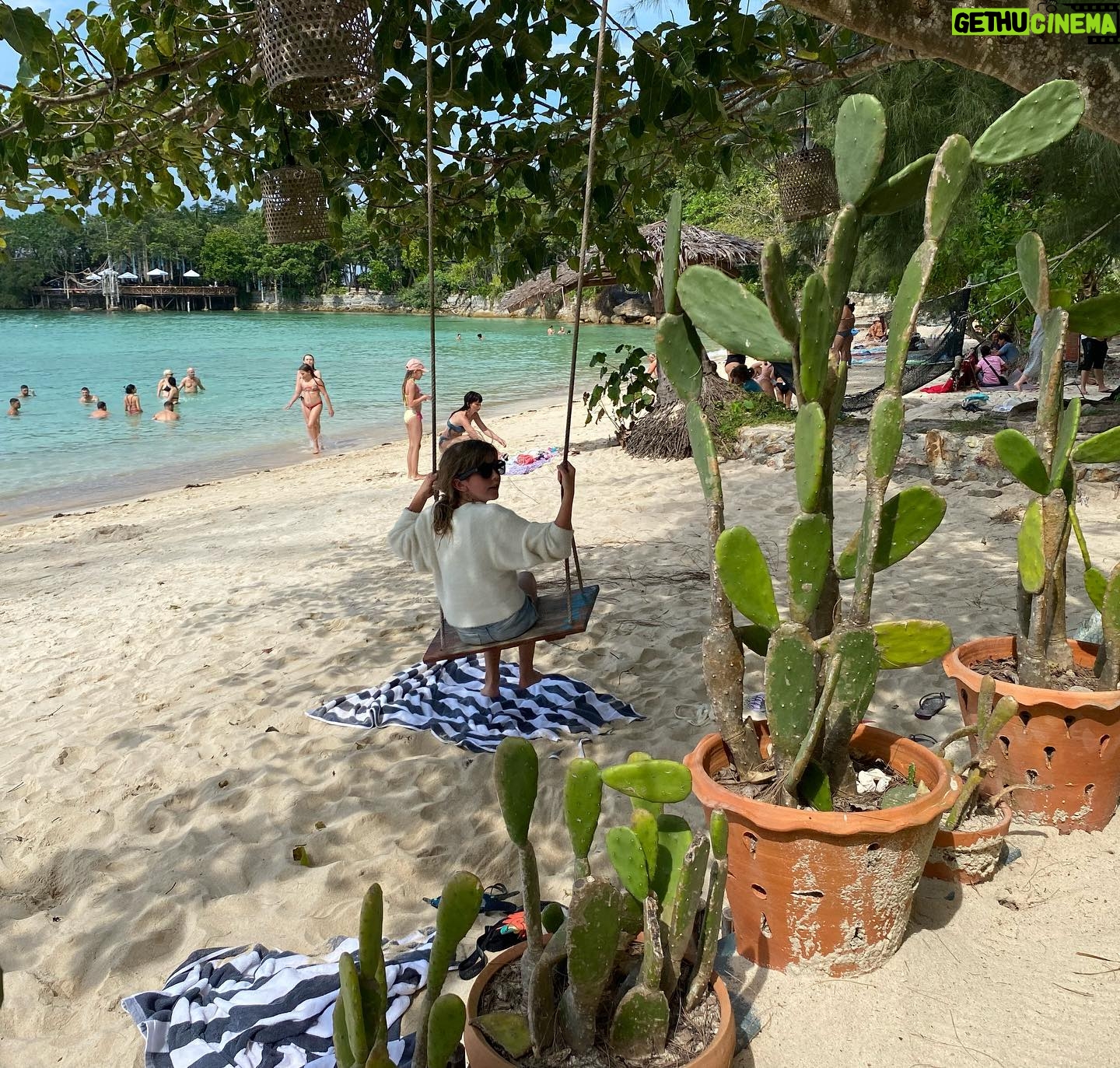 Christie Clark - 2.3K Likes - Merry everything! Happy almost New Year from our family to yours!
#thailand #kohphangan #2022