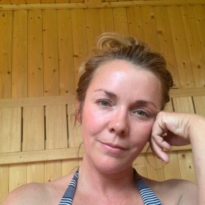 Christie Clark Instagram - Hello,
Hope your all well and safe?!?! Unbelievable times! 
#Homeschooling?!?! One good thing is I’m learning a ton of stuff again.  Juggling 3 is tricky. 
Husband is on catering, shopping,dog walking,  one room a day cleaning, and saving his business. 
A lot of you have asked what my symptoms were, so here goes:
-3 days sore throat then...
Day 1-6 -March 16th-21st
fever, chills, crazy body aches, inflamed headache, buckets of night sweats & pronounced exhaustion.  1st week I can barely remember what happened, thankfully I videotaped and wrote some stuff down.

Day 7-15- March22nd-30th
 loss of taste,crazy headache, crazy vivid recurring dreams, chest tightness ,  dumb as a doorknob( can’t complete thoughts),sore throat and still utterly exhausted.  Things were good for a few days and then went back to being really scary.  That’s the thing with this virus you think your getting better for a few days and then it comes back to rear it’s ugly head again.  And it hits everyone so differently.

Day 16-23 March 31st-April 8th-sore throat and what can only be described as massively inflamed head.  Keep reading about all these young folks having strokes.  Scary.  Had to take loads of paracetamol , tons of water,zinc and vitamin C and shot of gin most nights.

Day 24-til now - April 9th onwards...all better...just slight headaches.

I now know at least 26 people who have almost certainly had it.
5 of those got tested and were positive.
3 of those people had to go to hospital.
5 friends of friends died.  Insane.

Sending love,
Hope your all surviving and healthy!
#coronavirus
