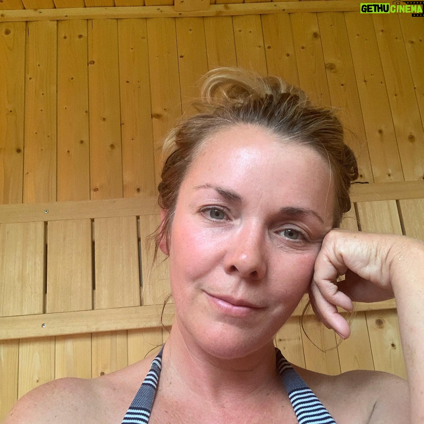 Christie Clark - 1.9K Likes - Hello,
Hope your all well and safe?!?! Unbelievable times!
#Homeschooling?!?! One good thing is I’m learning a ton of stuff again. Juggling 3 is tricky.
Husband is on catering, shopping,dog walking, one room a day cleaning, and saving his business.
A lot of you have asked what my symptoms were, so here goes:
-3 days sore throat then...
Day 1-6 -March 16th-21st
fever, chills, crazy body aches, inflamed headache, buckets of night sweats & pronounced exhaustion. 1st week I can barely remember what happened, thankfully I videotaped and wrote some stuff down.
Day 7-15- March22nd-30th
loss of taste,crazy headache, crazy vivid recurring dreams, chest tightness , dumb as a doorknob( can’t complete thoughts),sore throat and still utterly exhausted. Things were good for a few days and then went back to being really scary. That’s the thing with this virus you think your getting better for a few days and then it comes back to rear it’s ugly head again. And it hits everyone so differently.
Day 16-23 March 31st-April 8th-sore throat and what can only be described as massively inflamed head. Keep reading about all these young folks having strokes. Scary. Had to take loads of paracetamol , tons of water,zinc and vitamin C and shot of gin most nights.
Day 24-til now - April 9th onwards...all better...just slight headaches.
I now know at least 26 people who have almost certainly had it.
5 of those got tested and were positive.
3 of those people had to go to hospital.
5 friends of friends died. Insane.
Sending love,
Hope your all surviving and healthy!
#coronavirus
