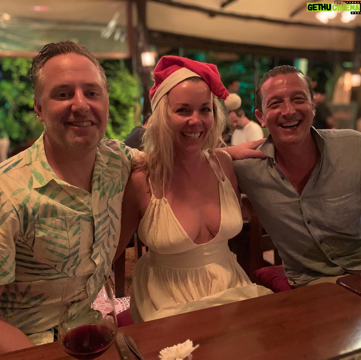 Christie Clark - 858 Likes - Big Christmas kisses flying to you from Thailand!!! Hope you have a marvellous Christmas with your loved ones.
#Thailand #kohphangan #christmas