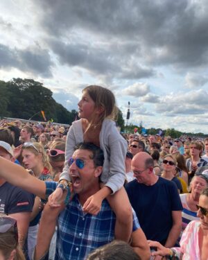 Christie Clark Instagram - @latitudefest you didnt disappoint. Glorious fest for kids and adults! Happy summer everyone! #englishsummer #englishfest #pulp #sophieellisbextor best in fest!