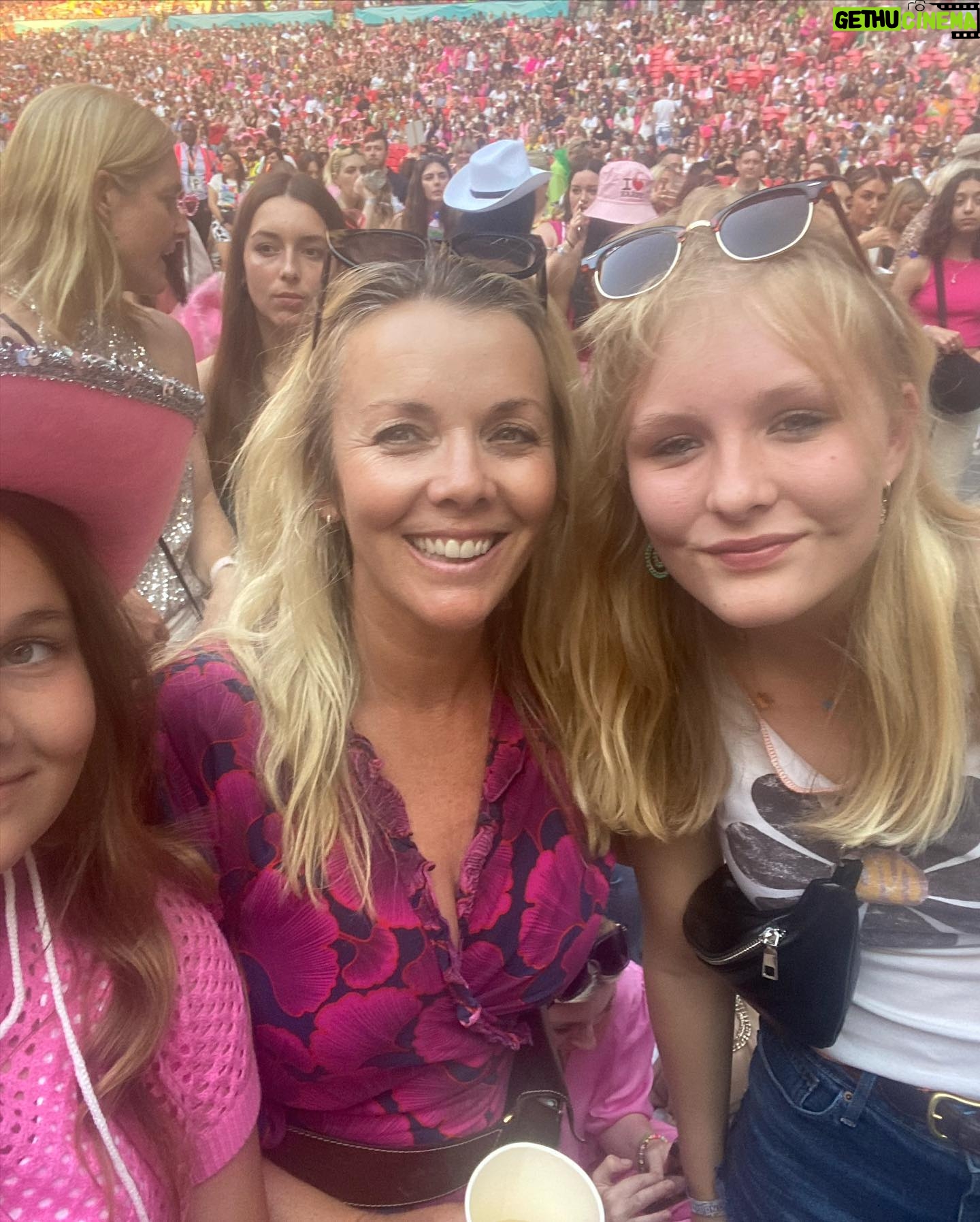 Christie Clark - 2.2K Likes - #harrystyles rocked it! Now I see what all the fuss is about. I’ve never seen a bigger crowd for one person.