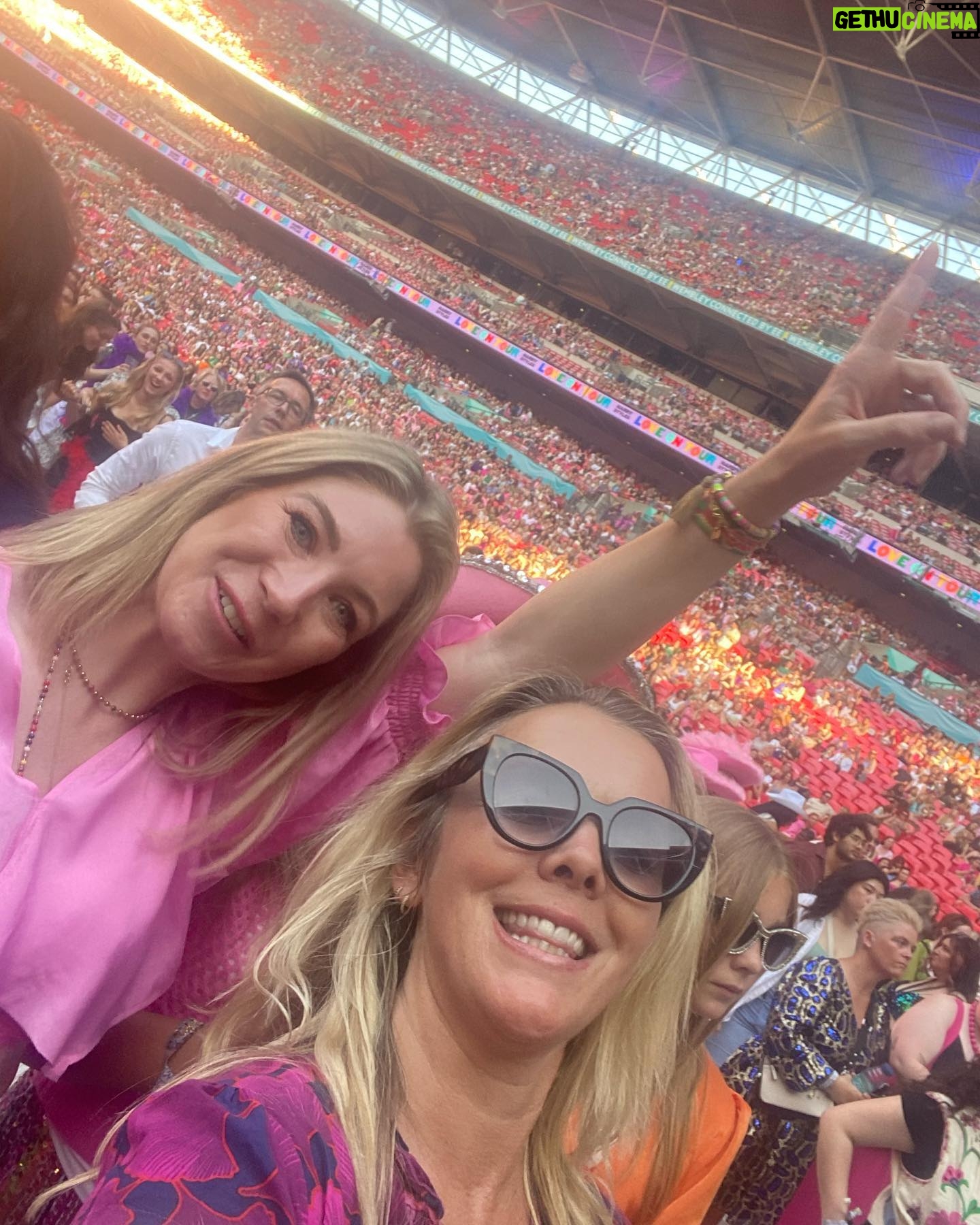 Christie Clark - 2.2K Likes - #harrystyles rocked it! Now I see what all the fuss is about. I’ve never seen a bigger crowd for one person.