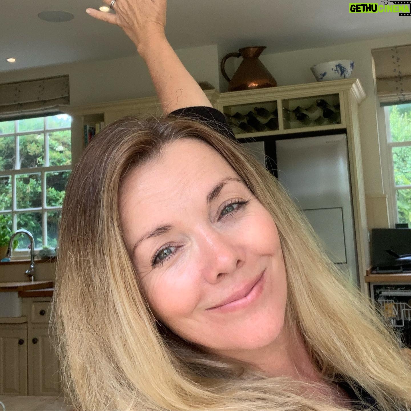 Christie Clark - 2K Likes - So, happy that I decided a few months ago to try the now old trend of Balayage! My kids just went back to school for another two weeks!!! Finally reading books, cleaning closets, becoming a BBQ master, camp scout, trying not to drink everyday and making wreaths for friends and NHS workers. Hope your all ok? Super weird times. What’s making you sane right now?
Cheers...it’s Friday!
