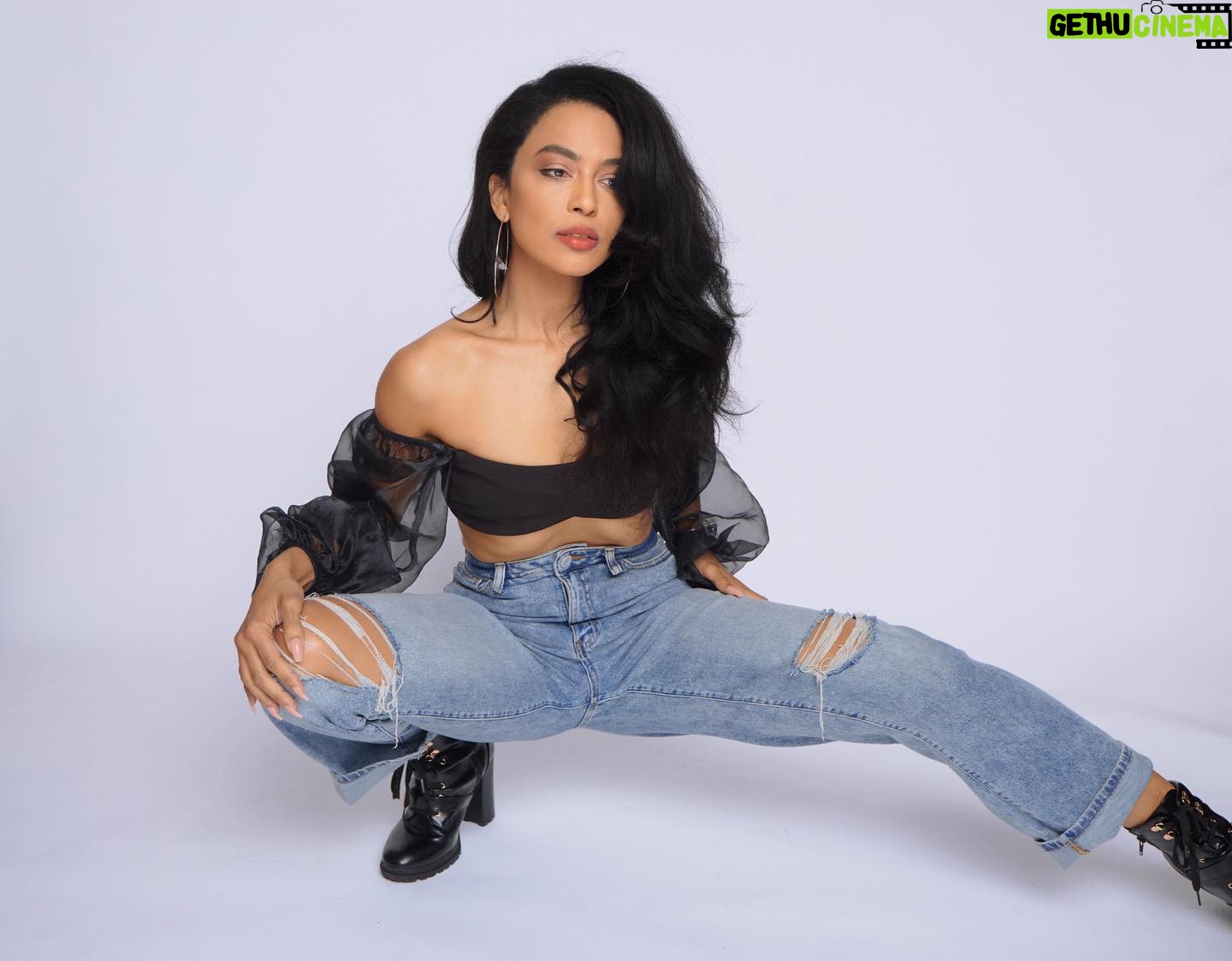Christina Marie Karis - 179 Likes - Stepped in front of @thenicoletteali lens📸 Thanks for the vibe sis🖤🤍🖤 @zncreatives
•
#model #blackmodel #photogrpahy #actress #filmsctress #happy #beyou #authenticityisthevibe