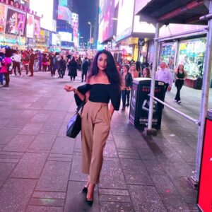 Christina Marie Karis Instagram - Thank you NYC for reminding me why I’m on this crazy Artist Journey. It takes a heaping amount of courage to wear your heart on your sleeve audition to booking to wrap…continuously. Proud to call myself an artist, student, and actress. And proud to be in a community of Professional Empathizers, changing the world one story at a time. Cheers to a lifelong journey of creation❤️
•
#nyc #broadwaytheatre #actress #filmactress #artist #creator #courage #heartofcourage #storyteller #empathy #thespian