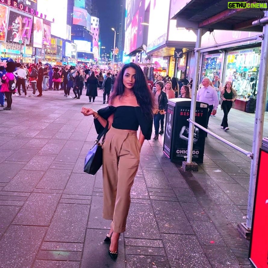 Christina Marie Karis - 186 Likes - Thank you NYC for reminding me why I’m on this crazy Artist Journey. It takes a heaping amount of courage to wear your heart on your sleeve audition to booking to wrap…continuously. Proud to call myself an artist, student, and actress. And proud to be in a community of Professional Empathizers, changing the world one story at a time. Cheers to a lifelong journey of creation❤️
•
#nyc #broadwaytheatre #actress #filmactress #artist #creator #courage #heartofcourage #storyteller #empathy #thespian