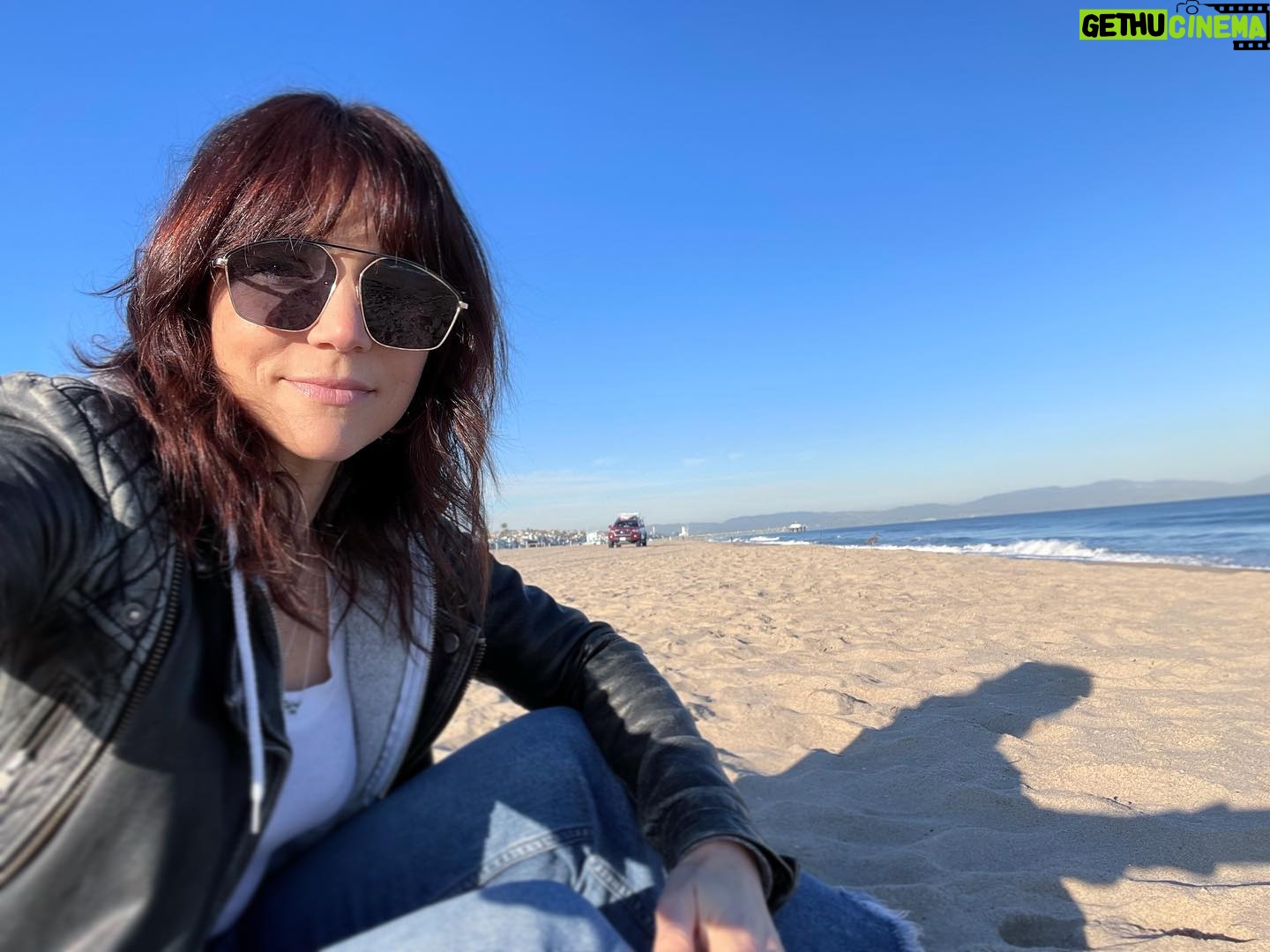 Christina Wren - 209 Likes - I don’t get a lot of solo moments these days but last week I made a half hour pit stop at the beach on the way to the @womenofcolorfilmmakers gala and it filled my spirit. Time to just think and be 💙. Maybe you’ll enjoy pausing for a moment with the rhythm of the ocean’s waves (swipe ➡️)
.
.
.
.
.
#ocean #gratitude #calm #beach