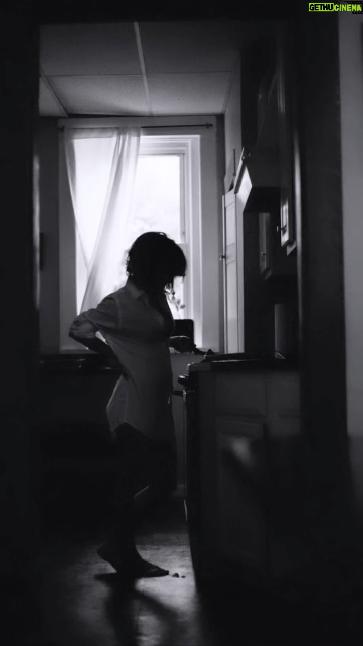 Christina Wren - 1K Likes - Morning in black and white. A forever favorite.
📷: @saralacroixphoto
.
.
.
.
.
#blackandwhite #blackandwhitephotography #saralacroixphoto #tbt #christinawren #actor #actress #pittsburghphotographer