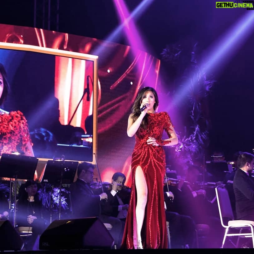 Christine Allado - 1.4K Likes - What a crazy dream it was to make such incredible music together with the @manilaphilharmonic conducted by @richbeadle for 1700 strong at the beautiful @okadamanila 🎶🎵🙏🏻❤️ Director @archangel_frank was the genius behind this incredible audio visual feat for the senses. Thank you direk you are a wonder!
Thank you to @leoalmodal for always being so gracious and generous with his talents and dressing me in this scorching hawt red number ❤️
Styling by @geanthony 👗💅💍