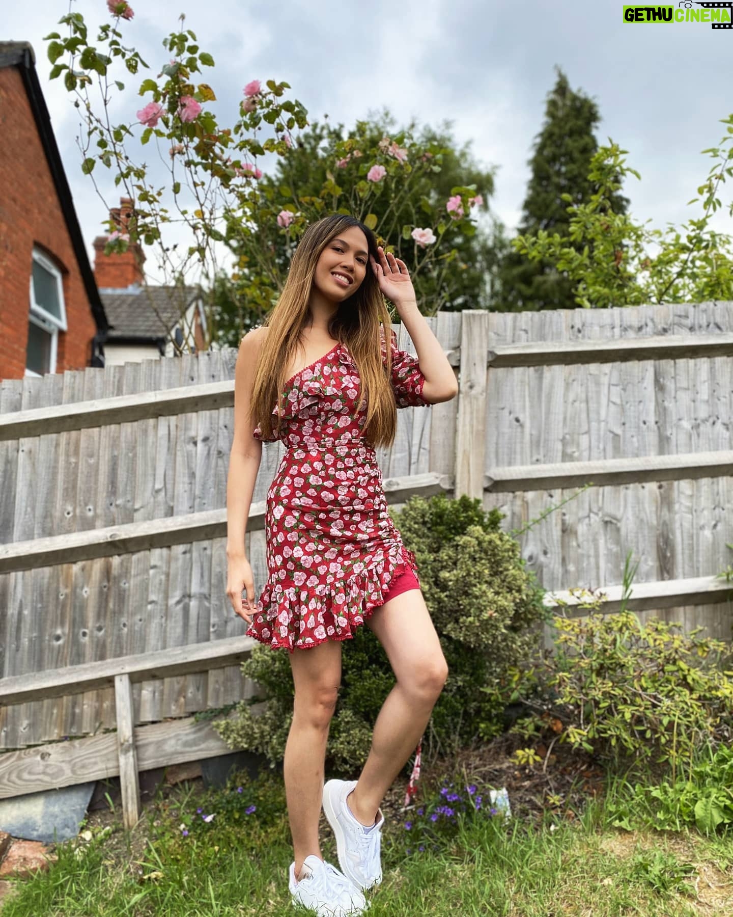 Christine Allado - 1.8K Likes - Great excuse to change out of my trackie bottoms today (and brush my hair) ❤️ Thank you for the birthday love! 🎉😙💖
📸 @_gracebrady