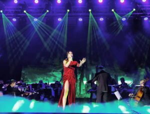 Christine Allado Instagram - What a crazy dream it was to make such incredible music together with the @manilaphilharmonic conducted by @richbeadle for 1700 strong at the beautiful @okadamanila 🎶🎵🙏🏻❤️ Director @archangel_frank was the genius behind this incredible audio visual feat for the senses. Thank you direk you are a wonder! 
Thank you to @leoalmodal for always being so gracious and generous with his talents and dressing me in this scorching hawt red number ❤️
Styling by @geanthony 👗💅💍