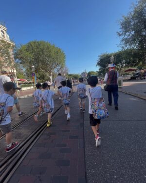 Christine Chiu Instagram - 6 in a blink of an eye 🎂🥹 The days are long but the years are short…

#pokemon goes to #disneyland 🏰
#club33 #bestbuddies missing a few
📸 @lisettegatliff 🙏