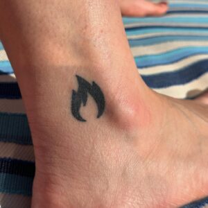 Christine Marie Evans Instagram - Love my @thebonfiresxm beach girl ankle tattoo from my amazingly talented friend @mike_suarez who definitely took a step back from his usual artwork to do this for me!! Swipe to see the awesome portrait of Patrice O’Neal he gifted us!!! ❤️❤️❤️#CrackleCrackle
