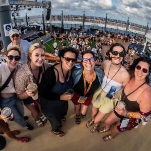 Christine Marie Evans Instagram - The @fullyloadedfestival Cruise was so much fun!!! Huge thank you to @bertkreischer, @leeannkreischer & the whole @bertyboyproductions & @sxmliveloud teams! 📷: @troyconrads
