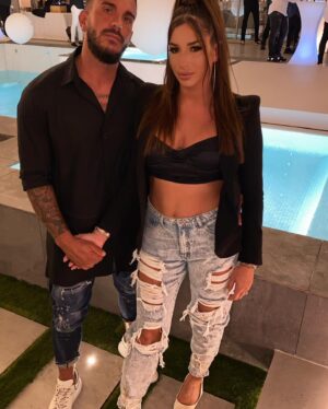 Christophe Dicranian Instagram - Je t’aime de ouf ❤️🖇
La 1 ou le 2?
.
.
.
.
.
 #lifestyle #instagood #funny #amazing #artist #shoot #happy #life #goodtimes  #dubai #jlcfamily