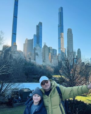 Christopher Lee Ming-Shun Instagram - 宝贝说：我喜欢这里，好多东西可以看，在市里就有动物园，有海洋生物，也有好多博物馆又有表哥的陪伴，真的玩得好开心！今天他竟然和隔壁座的外国小妹聊了起来😂😂😂，我和太太感到非常欣慰的是，儿子不断的介绍新加坡有什么特别又美丽的旅游景点，那个景点是世界第一的😂🤩，看来他真的是非常爱国👏👏👏🫶🫶🫶🤩 继续加油哈哈哈❤️❤️❤️

#宝贝和爸爸第一次到美国
#妈妈是导游
@fannaiaiwong  #zedzed 
#李铭顺 #christopherlimingshun