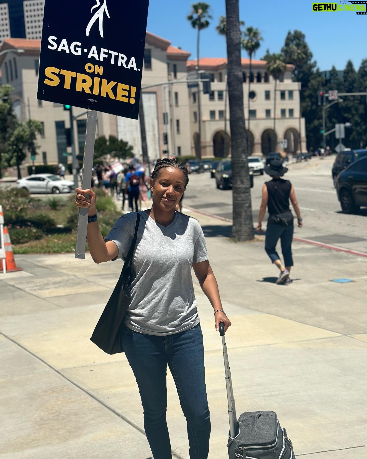 Chrystee Pharris - 851 Likes - This was Friday, getting off the plane with my carry-on bag & walking the picket line. I was not playing.
#actorlife #actorslifeš¬ #sagaftra #sagactor #sagaftramember #sagaftrastrong #actingclass #actinglife #actingtips #actor #actorproblems #actors #actorslife #actress #AtlantaActors #auditions #cast #Hollywood #HollywoodActress #Hollywoodlife #blackgirlmagic #blackgirlsrock #keytosuccess #behindtgescenes #blackactors #lightscameraaction
#thespian #voiceover #workingactor #bookedit