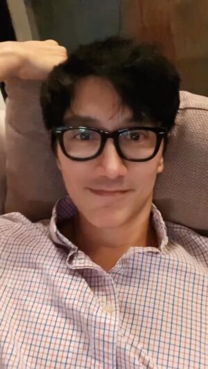 Chuando Tan Instagram - Wishing y’all a  Prosperous New Year.
Mmm… you have to ”Like” this post to “activate” this well wishes though 😂🧧🧧
祝贺大家在这兔年里，行大运，身体健康。大家必须在这，点一个“心”，才算数哦！ 😂🧧🧧