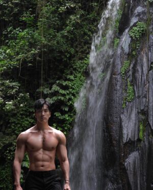 Chuando Tan Instagram - Trekking 1700m   down , away from the public eye, is a hidden gem, an untouched waterfall within the compounds of the Buahan resort
Breathtaking indeed 🤍
#nature
