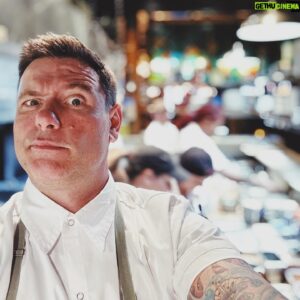 Chuck Hughes Instagram - Réservations ? Appelez Jess, Dave ou Nic !
☎️ 514-678-5044