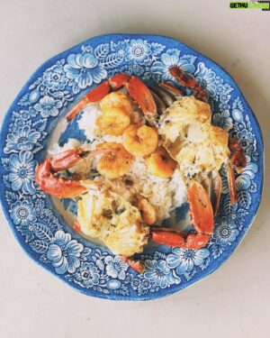 Chuck Hughes Instagram - Gros fun @cfpk.tv en Louisiane.  Epic Crab Boil   Pêche à la Chevrette à Pointe Au Chien 🦀🦐🌽