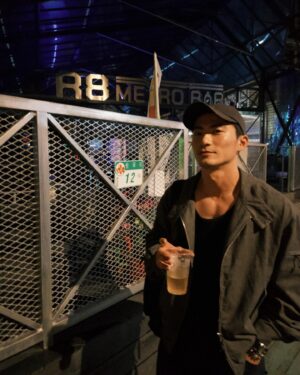 Chuck You Instagram - #chuckvoyage
在新竹拍完收工後直接跟 @george_actor0723 
來吃 @luckie_77_chicken 
然後⋯然後就得到幾杯開心的小東西😃
還看到久久沒見的 @nick_chen1104 
直接喝到我生日😂