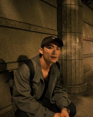Chuck You Instagram - #chuckvoyage
在新竹拍完收工後直接跟 @george_actor0723 
來吃 @luckie_77_chicken 
然後⋯然後就得到幾杯開心的小東西😃
還看到久久沒見的 @nick_chen1104 
直接喝到我生日😂