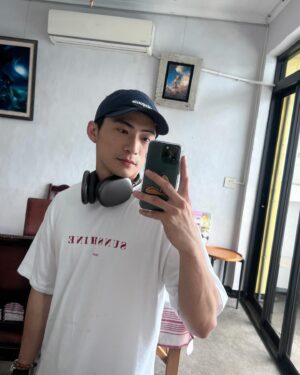 Chuck You Instagram - #chuckvoyage
走到回憶的地方
8年前在這當bartender和服務生 -.-
有很chill 的同事（當初都還沒有流行這個詞勒！
還有一些很怪的事都發生在這裡

我以為我畢業後會繼續當船員呢
現在勒？
滑龍舟🙃？？