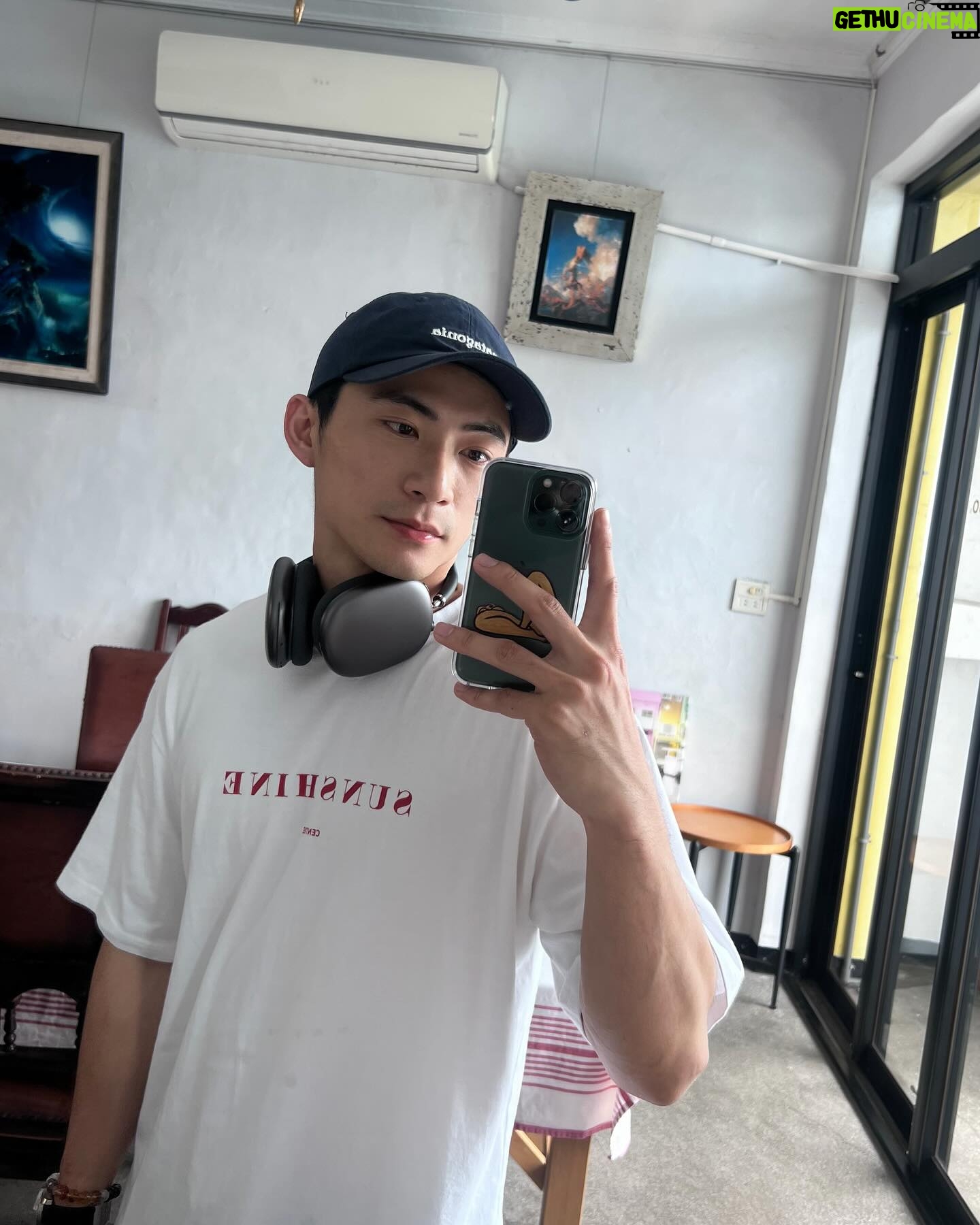 Chuck You - 2.1K Likes - #chuckvoyage
走到回憶的地方
8年前在這當bartender和服務生 -.-
有很chill 的同事(當初都還沒有流行這個詞勒!
還有一些很怪的事都發生在這裡
我以為我畢業後會繼續當船員呢
現在勒?
滑龍舟🙃??