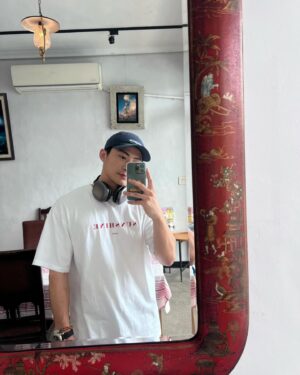 Chuck You Instagram - #chuckvoyage
走到回憶的地方
8年前在這當bartender和服務生 -.-
有很chill 的同事（當初都還沒有流行這個詞勒！
還有一些很怪的事都發生在這裡

我以為我畢業後會繼續當船員呢
現在勒？
滑龍舟🙃？？
