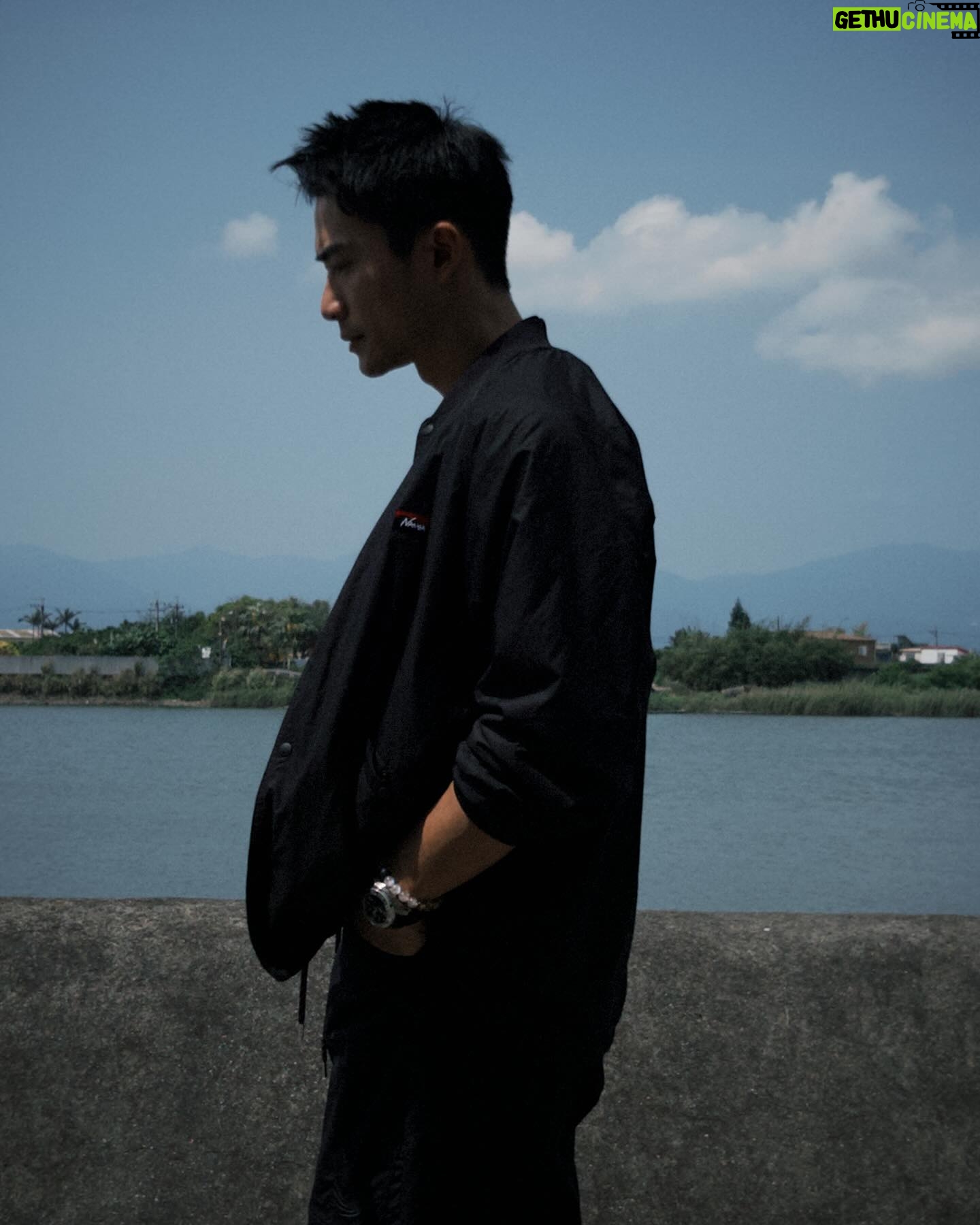 Chuck You - 2.2K Likes - #chuckvoyage
為了拍戲有個好造型
請Kim幫我剪了一碗帥氣短髮
偉哉偉哉⋯非常帥✌🏻
竟然還是有個大哥感不知道從哪來…
生平最想要的幼態感我早就放棄⋯
快點接受現實比較實在🫠🫠🫠
🫶🏻