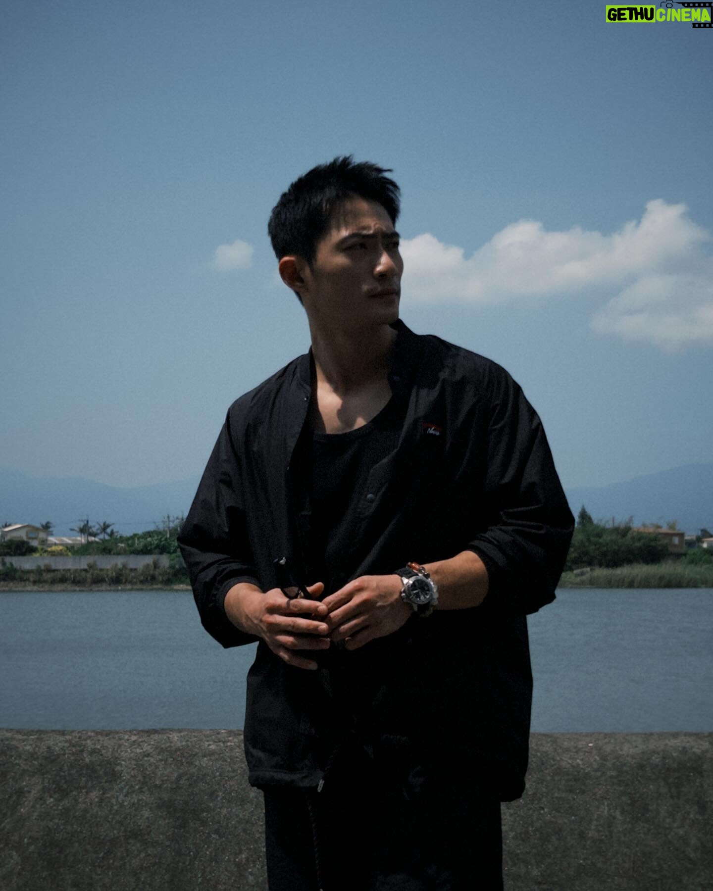 Chuck You - 2.2K Likes - #chuckvoyage
為了拍戲有個好造型
請Kim幫我剪了一碗帥氣短髮
偉哉偉哉⋯非常帥✌🏻
竟然還是有個大哥感不知道從哪來…
生平最想要的幼態感我早就放棄⋯
快點接受現實比較實在🫠🫠🫠
🫶🏻