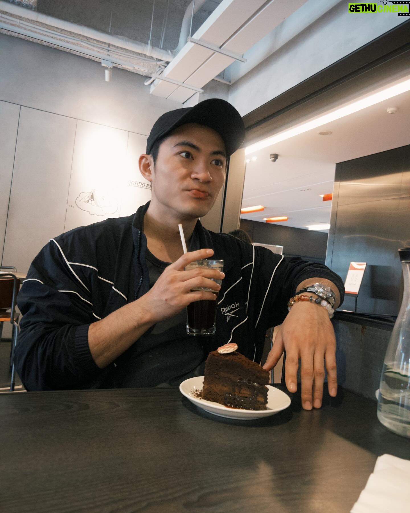 Chuck You - 3.3K Likes - #chuckvoyage
大學畢業後出社會後有聯絡的沒幾個
謝謝你一直在身邊 @vida_lai ❤️❤️