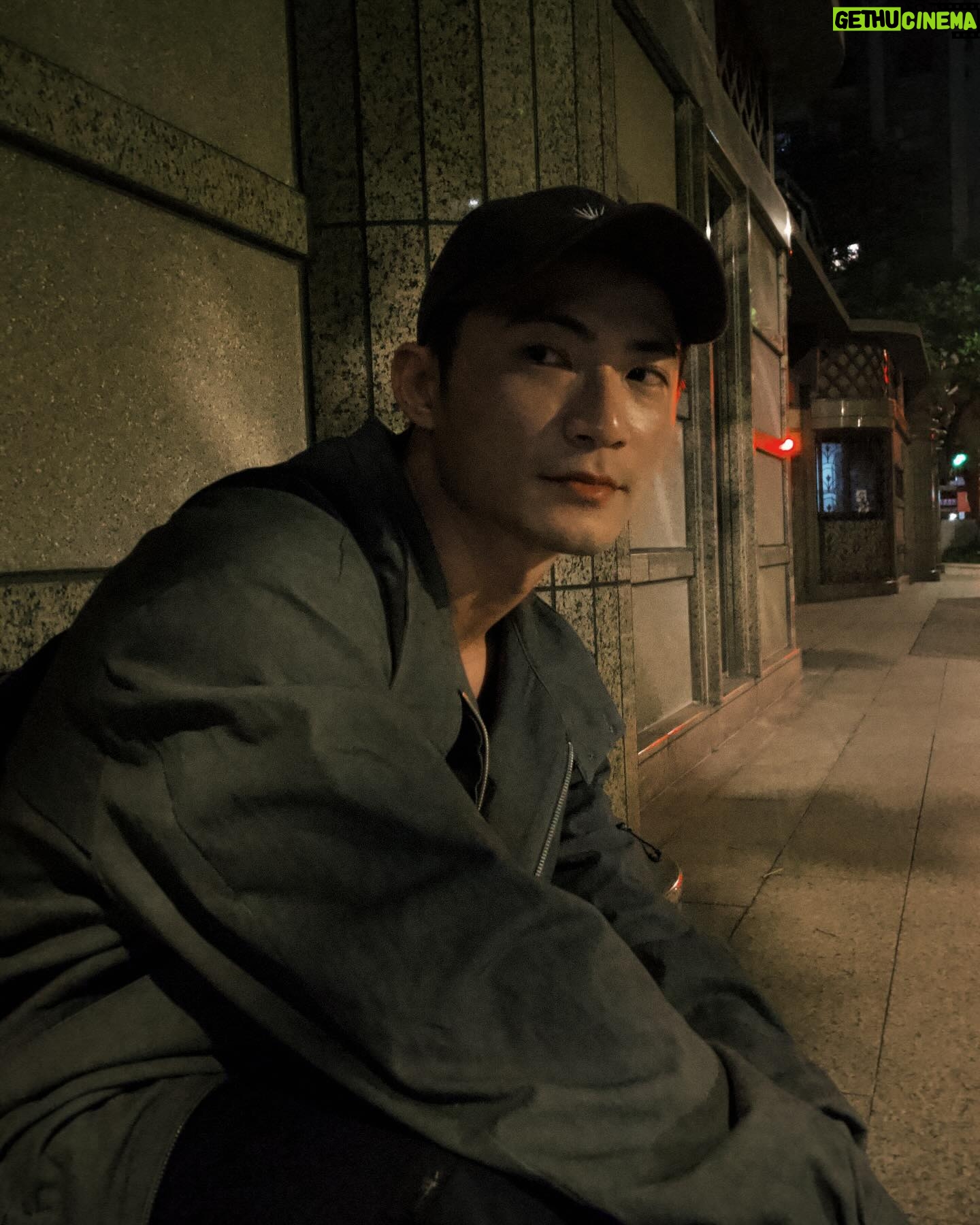 Chuck You - 1.7K Likes - #chuckvoyage
在新竹拍完收工後直接跟 @george_actor0723
來吃 @luckie_77_chicken
然後⋯然後就得到幾杯開心的小東西😃
還看到久久沒見的 @nick_chen1104
直接喝到我生日😂