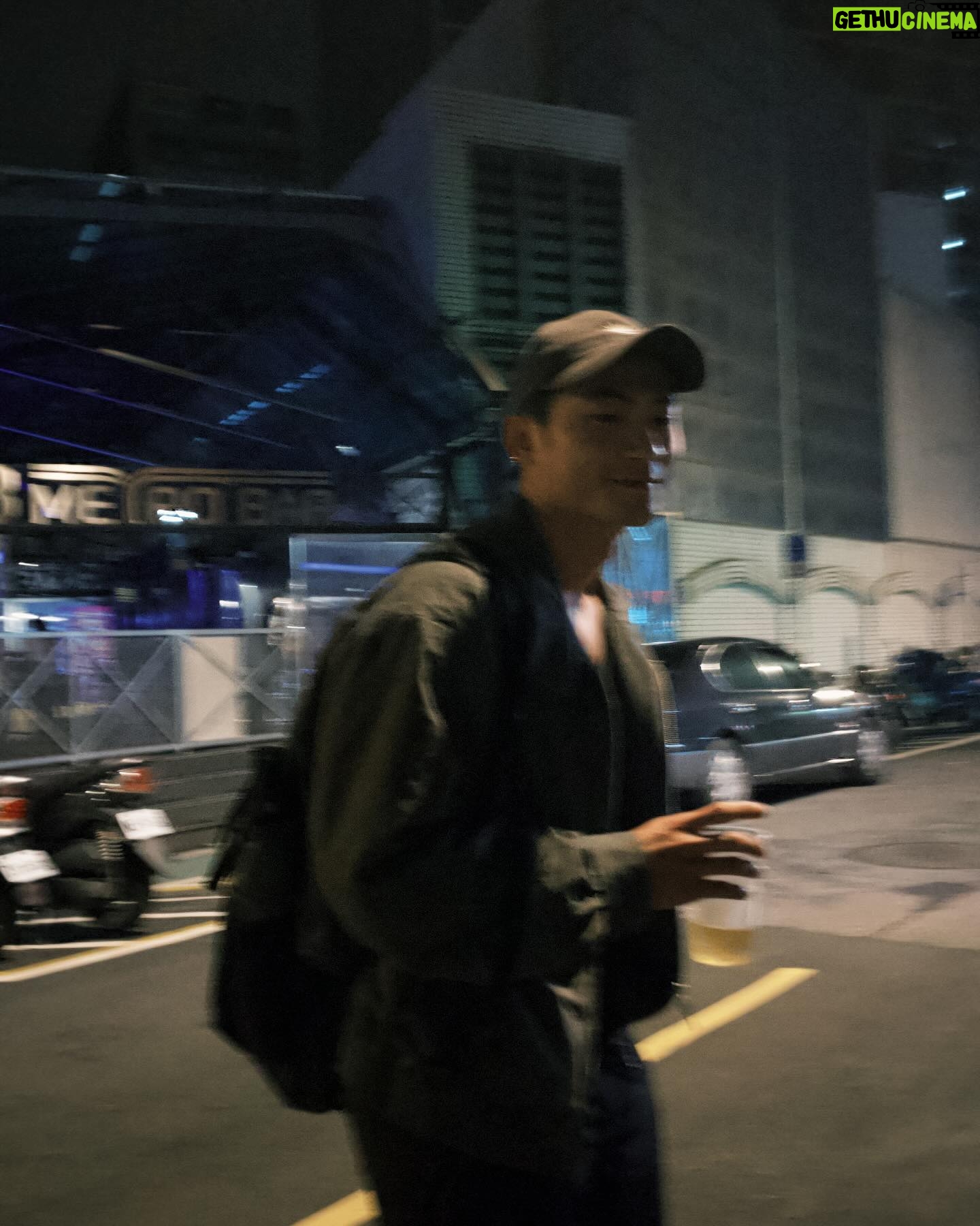 Chuck You - 1.7K Likes - #chuckvoyage
在新竹拍完收工後直接跟 @george_actor0723
來吃 @luckie_77_chicken
然後⋯然後就得到幾杯開心的小東西😃
還看到久久沒見的 @nick_chen1104
直接喝到我生日😂