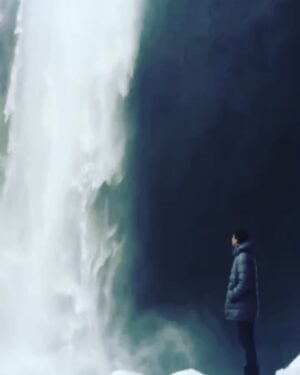 Chuku Modu Instagram - No better place to rejuvenate and cleanse the mind 🌀🌍 #samuraijack #iceland #waterfall
