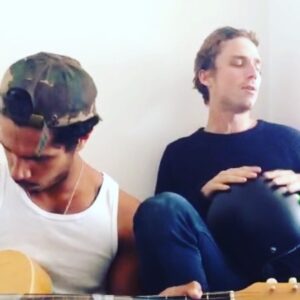 Chuku Modu Instagram - Playing a string or 2 with my brother @jordothejiant  #acoustic #jam #1d