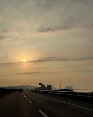 Chun-Chih Huang Instagram - 又長大一歲了
算是有對得起自己去年的警惕與期許，繼續努力加油
也依然期許自己保持真誠保持感受保持愛保持講廢話的心情！

勇敢、善良
健康平安快樂，吃飽睡好

抓緊溫暖的時刻，放口袋儲存點，迎接未知和挑戰