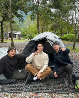 Chun-Chih Huang Instagram - 三人兩天一YA，我先來升營火