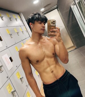 Chun-Hao Hu Instagram - 瘦了點，需要進食😡