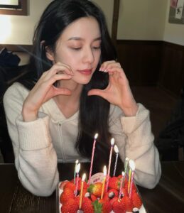 Actress Chung Hye-lyn HD Instagram Photos and Wallpapers April 2024