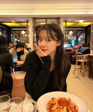 Chung Hye-lyn Instagram - 🤤🤍