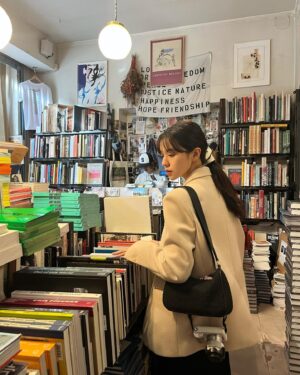 Chung Hye-lyn Instagram - Bonjour ! 🥖